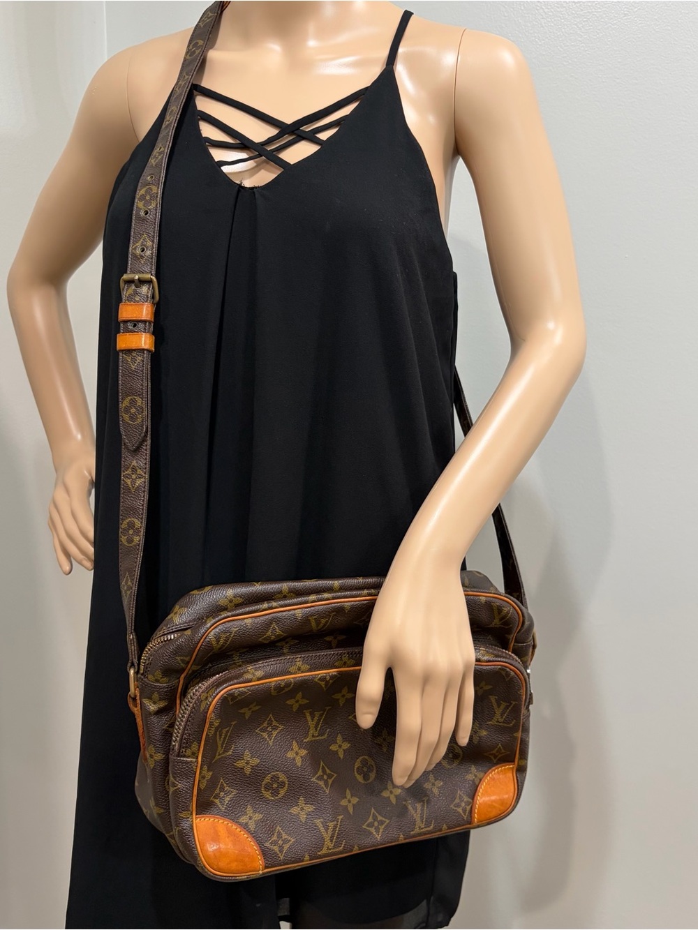 #108 LOUIS VUITTON Nile Crossbody